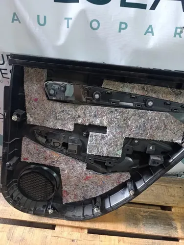 Tapizado de puerta trasera izquierda — foto 3
