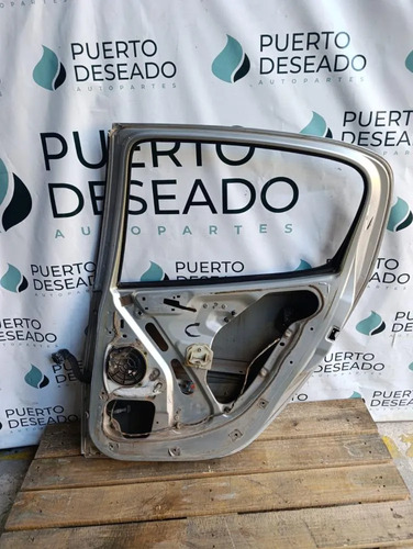 Puerta trasera derecha — foto 3