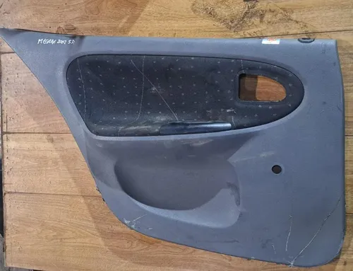Tapizado de puerta trasera izquierda