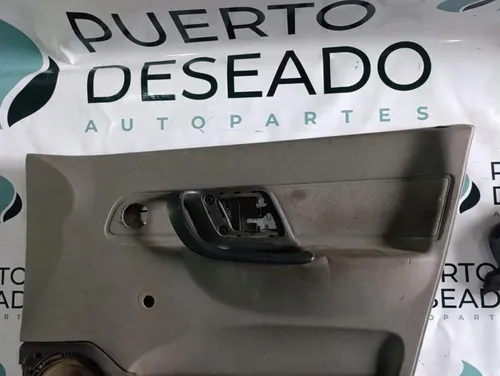 Tapizado de puerta delantera derecha — foto 1