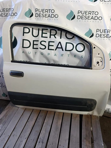 Puerta delantera derecha — foto 1