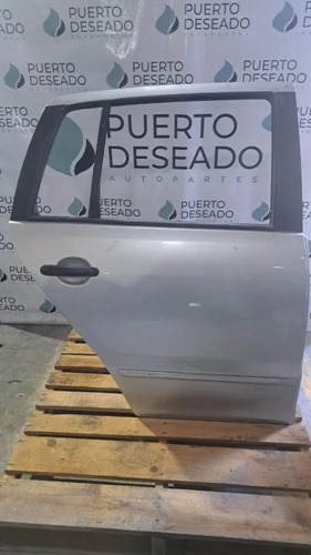 Puerta trasera derecha — foto 3