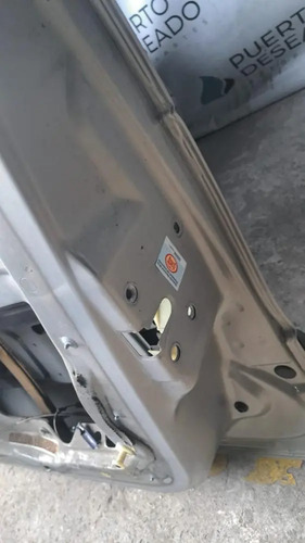 Puerta delantera derecha — foto 2